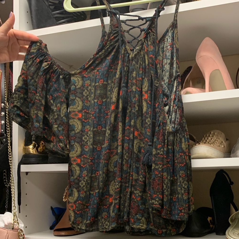 Cold shoulder top